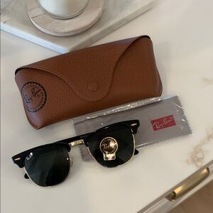 Unisex Ray-Ban Clubmaster Sunglasses Polished Black and Gold with leather Case